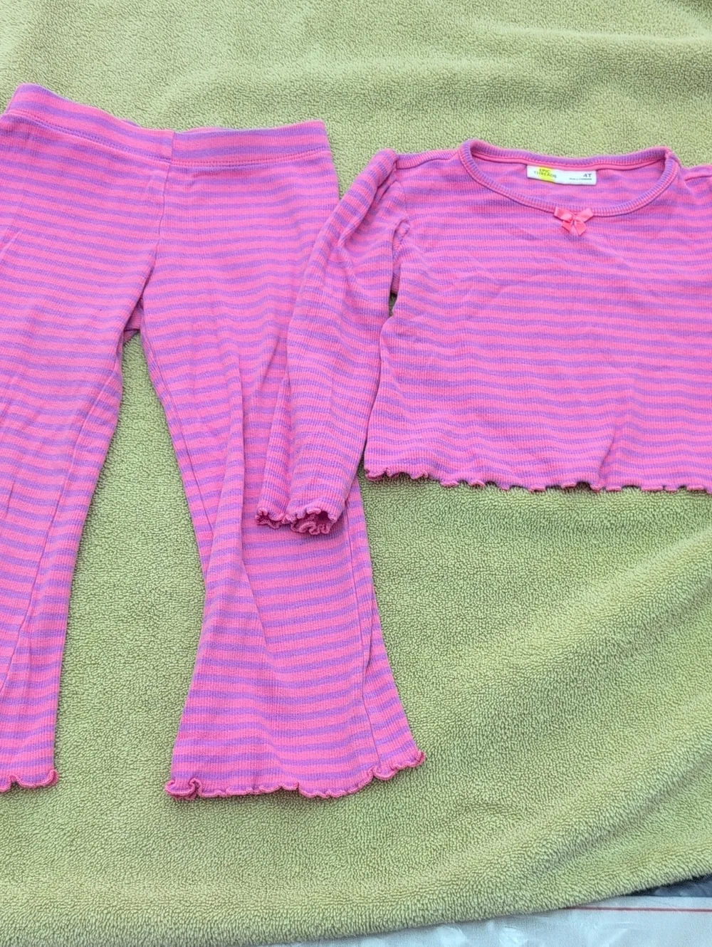 Girls' Pink Striped Ribbed Pajama Set with Bow Accent